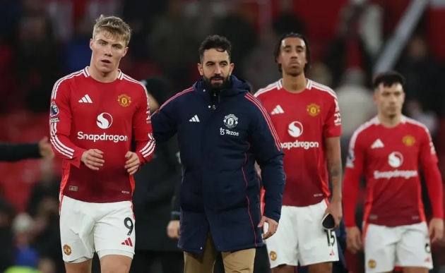 Từ đỉnh vinh quang Europa League 2017 đến hiện thực phơi bày: Manchester United cần phép màu gì?