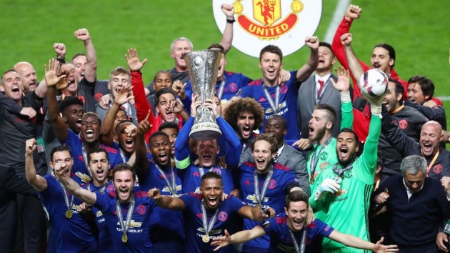 Từ đỉnh vinh quang Europa League 2017 đến hiện thực phơi bày: Manchester United cần phép màu gì?