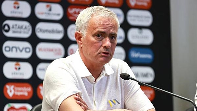 Mourinho cảnh báo Chelsea trước trận chung kết Conference League gặp Real Betis