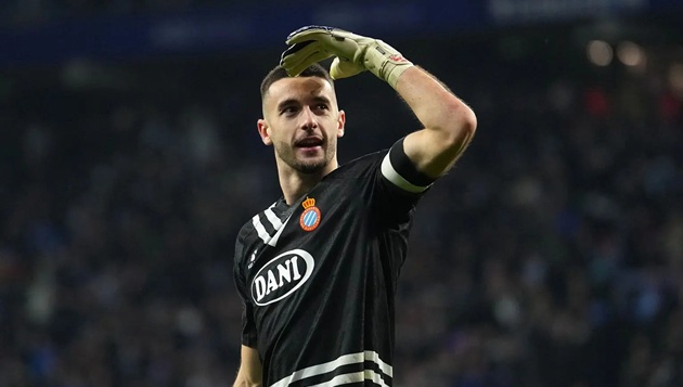 Thủ môn tài năng Joan Garcia: Premier League hay Barcelona, đâu là bến đỗ lý tưởng?
