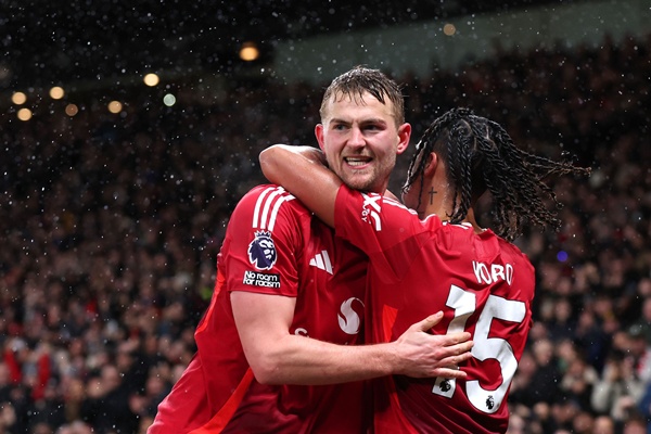 Manchester United: De Ligt dẫn dắt hàng phòng ngự trẻ trung hướng đến tương lai